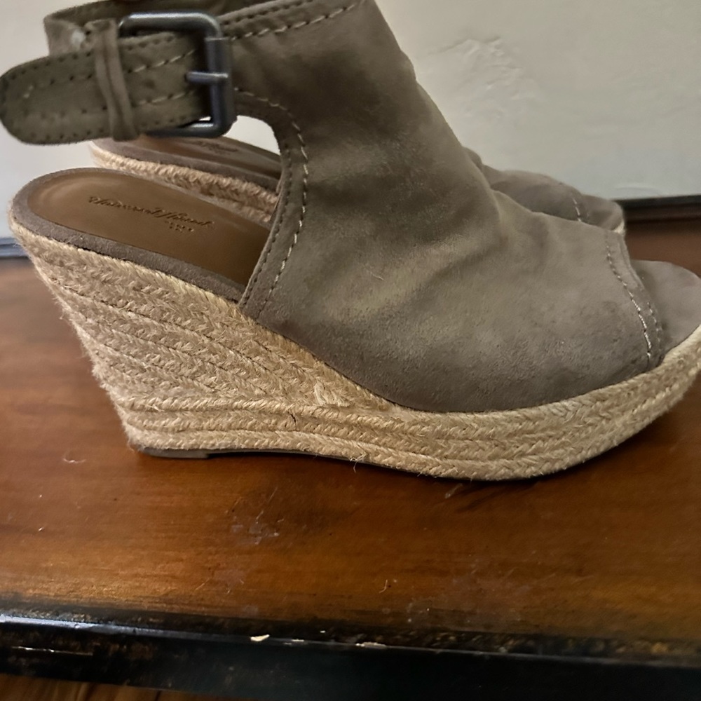 Universal Threads Wedges - Picture 6 of 7